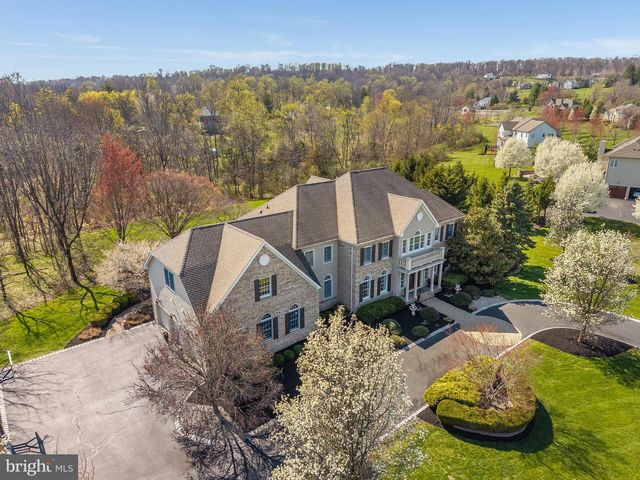 4 WISTERIA CT, Flemington, NJ 08822