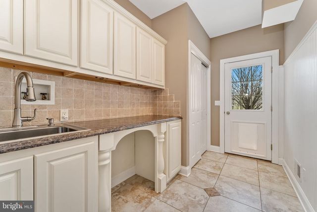 4 WISTERIA CT, Flemington, NJ 08822