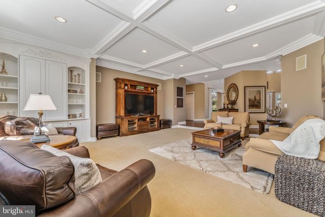 4 WISTERIA CT, Flemington, NJ 08822