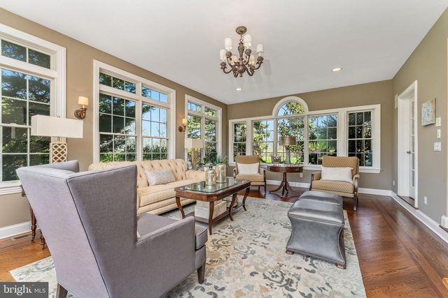 4 WISTERIA CT, Flemington, NJ 08822