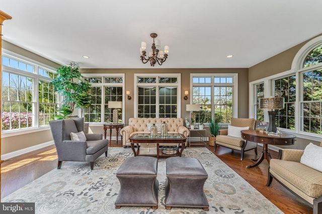 4 WISTERIA CT, Flemington, NJ 08822