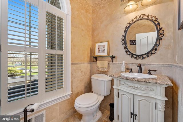 4 WISTERIA CT, Flemington, NJ 08822