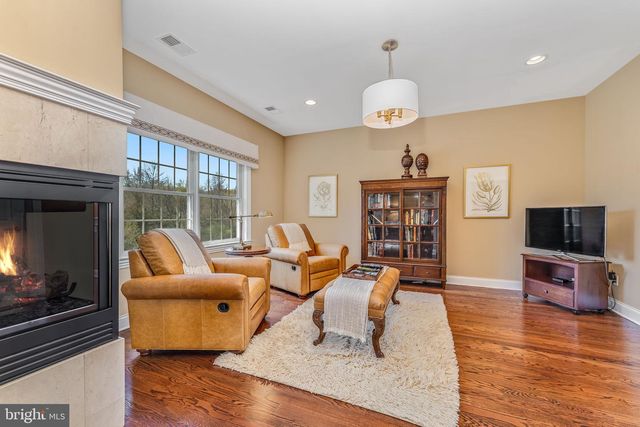 4 WISTERIA CT, Flemington, NJ 08822