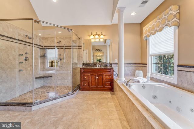 4 WISTERIA CT, Flemington, NJ 08822