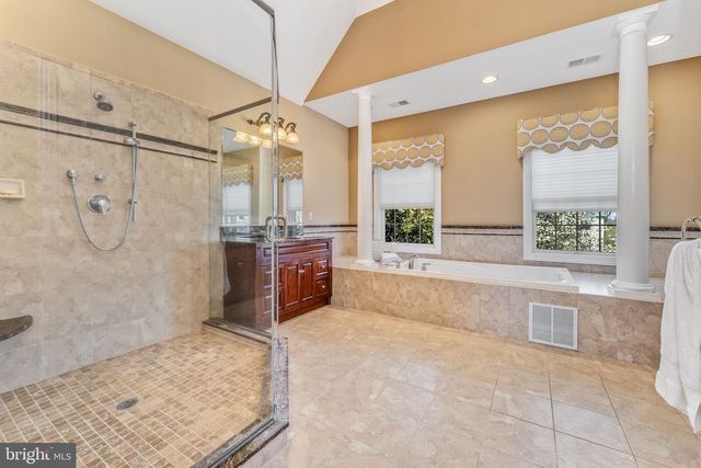 4 WISTERIA CT, Flemington, NJ 08822