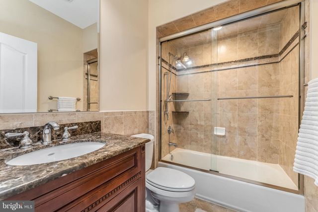 4 WISTERIA CT, Flemington, NJ 08822