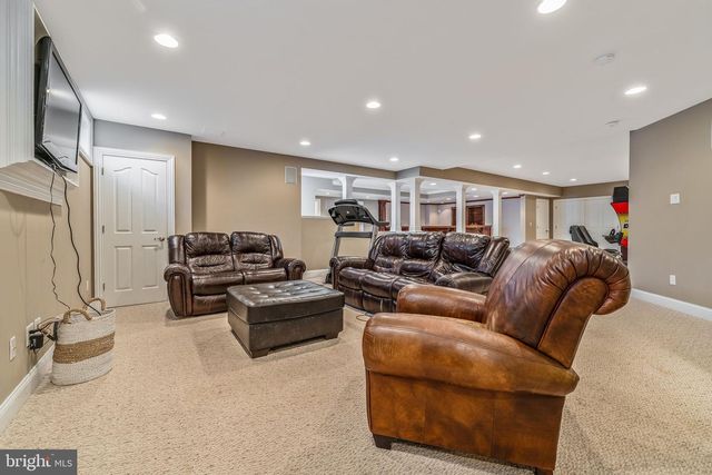 4 WISTERIA CT, Flemington, NJ 08822