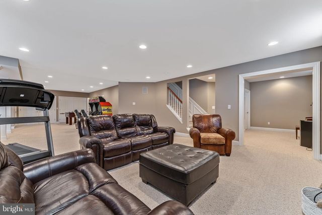 4 WISTERIA CT, Flemington, NJ 08822