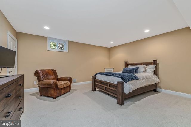 4 WISTERIA CT, Flemington, NJ 08822