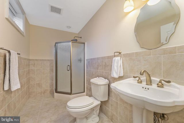 4 WISTERIA CT, Flemington, NJ 08822