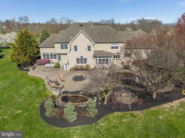 4 WISTERIA CT, Flemington, NJ 08822