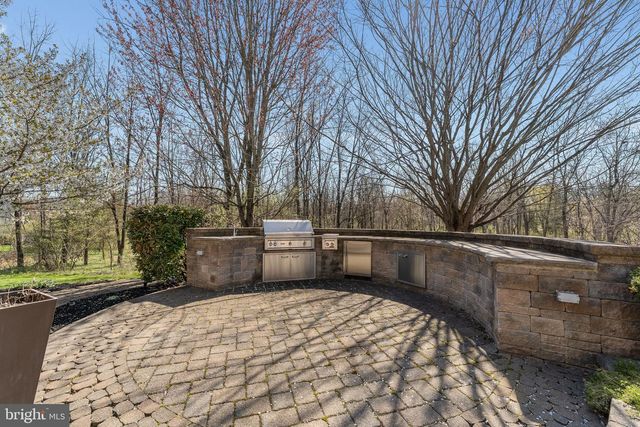 4 WISTERIA CT, Flemington, NJ 08822