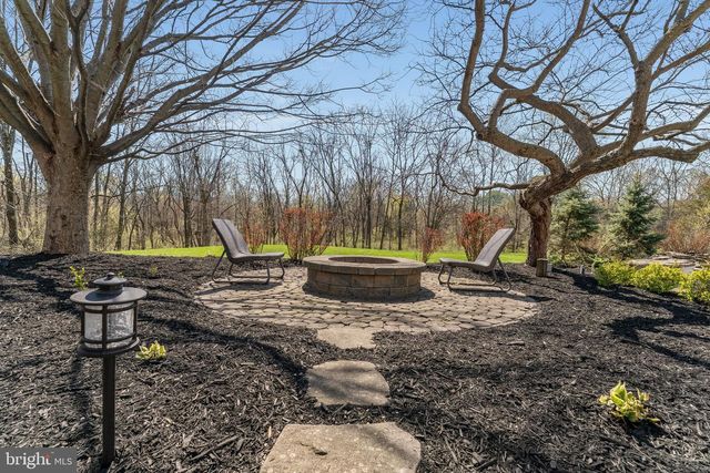 4 WISTERIA CT, Flemington, NJ 08822