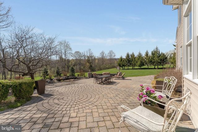 4 WISTERIA CT, Flemington, NJ 08822