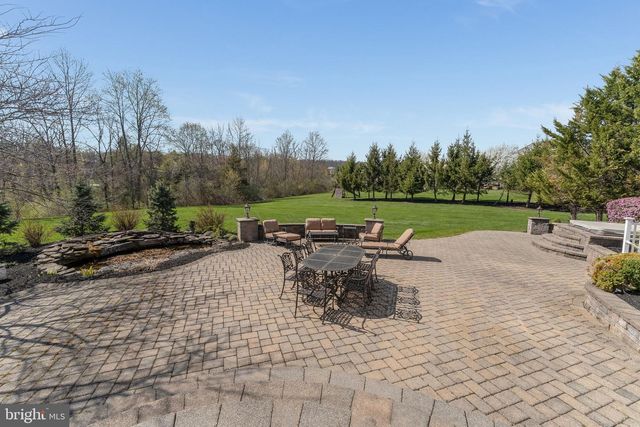4 WISTERIA CT, Flemington, NJ 08822