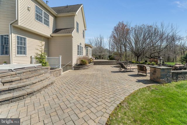 4 WISTERIA CT, Flemington, NJ 08822