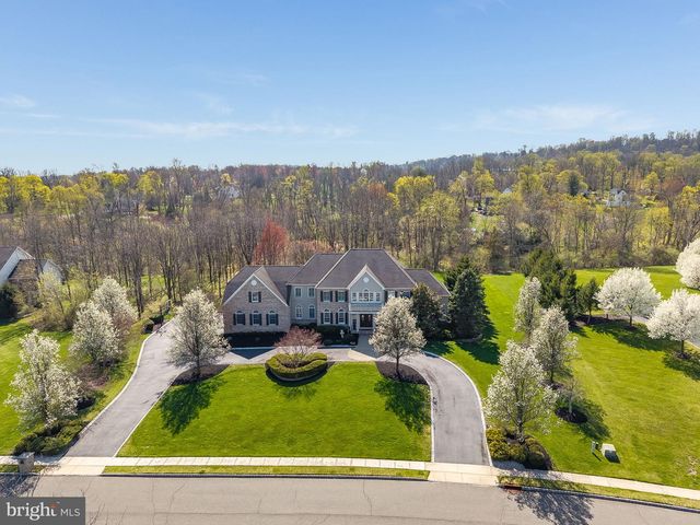 4 WISTERIA CT, Flemington, NJ 08822