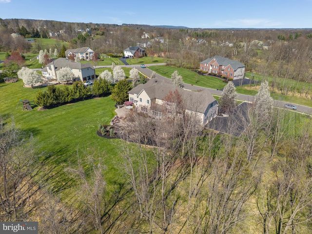 4 WISTERIA CT, Flemington, NJ 08822