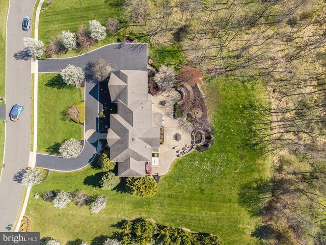 4 WISTERIA CT, Flemington, NJ 08822