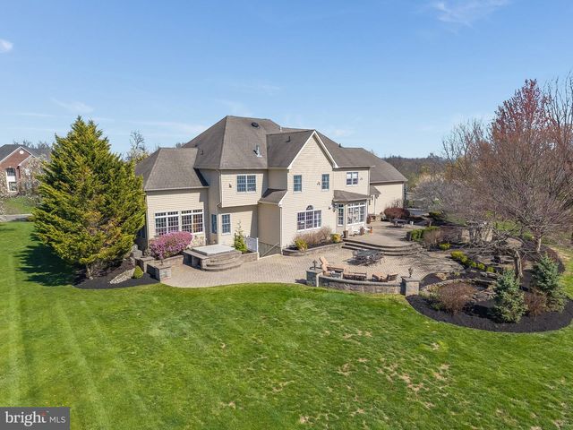 4 WISTERIA CT, Flemington, NJ 08822
