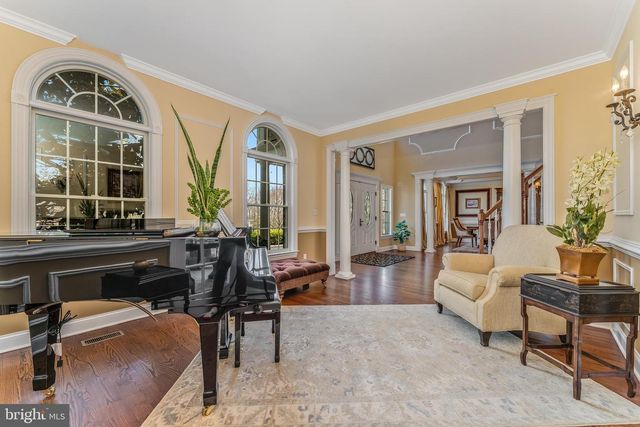 4 WISTERIA CT, Flemington, NJ 08822
