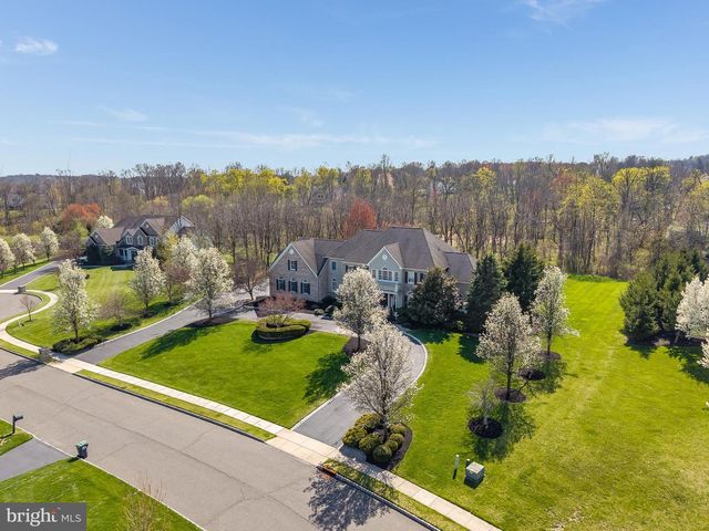 4 WISTERIA CT, Flemington, NJ 08822