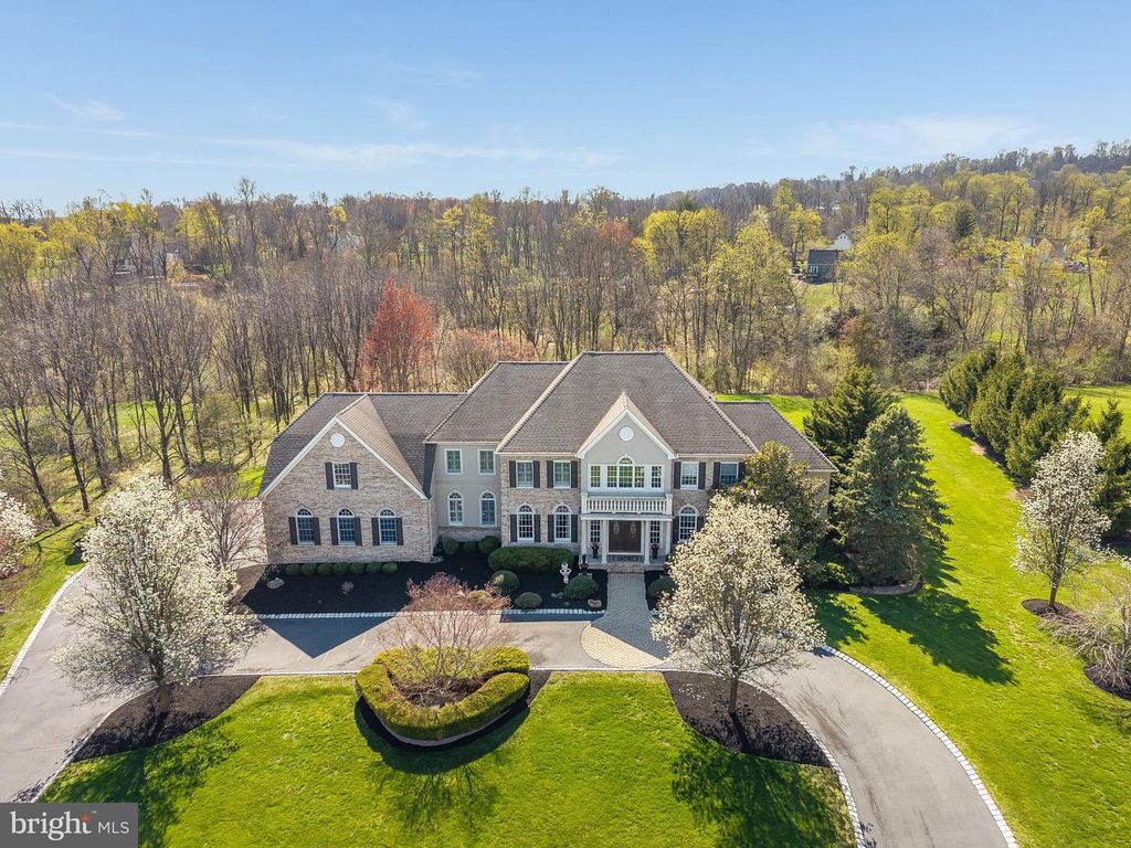 4 WISTERIA CT, Flemington, NJ 08822
