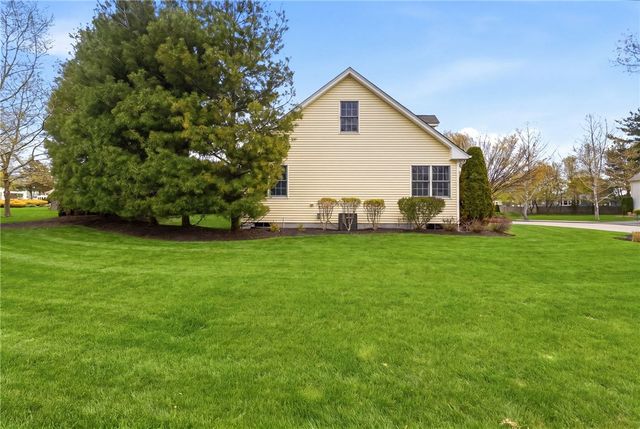 32 Sunny View Court, Warwick, RI 02886