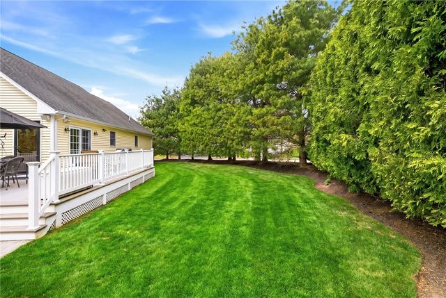 32 Sunny View Court, Warwick, RI 02886