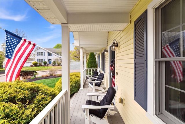 32 Sunny View Court, Warwick, RI 02886
