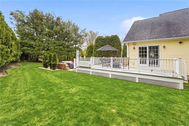 32 Sunny View Court, Warwick, RI 02886