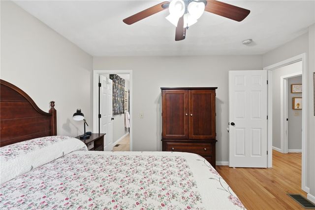 32 Sunny View Court, Warwick, RI 02886