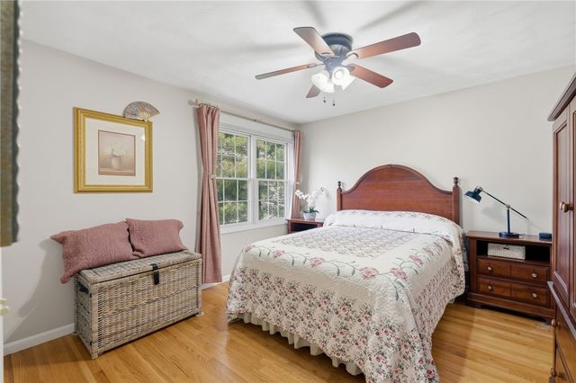 32 Sunny View Court, Warwick, RI 02886