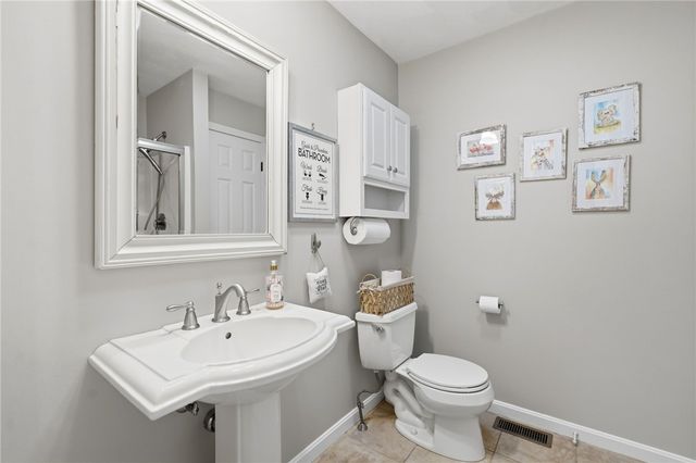 32 Sunny View Court, Warwick, RI 02886