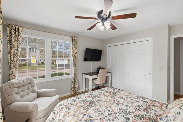 32 Sunny View Court, Warwick, RI 02886