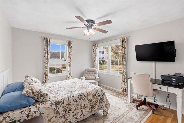 32 Sunny View Court, Warwick, RI 02886