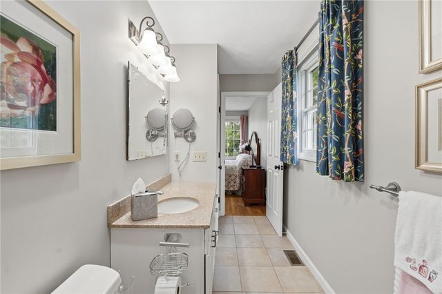 32 Sunny View Court, Warwick, RI 02886