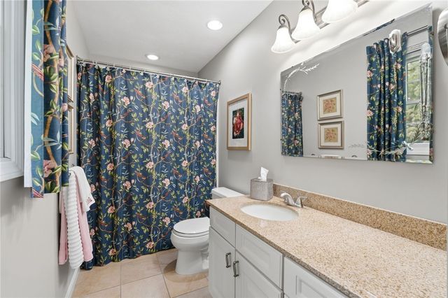 32 Sunny View Court, Warwick, RI 02886