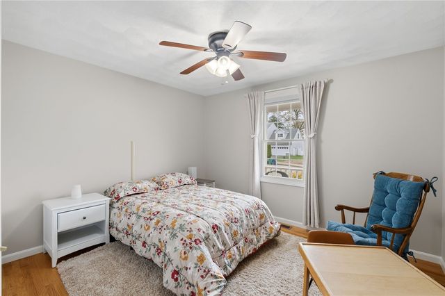 32 Sunny View Court, Warwick, RI 02886