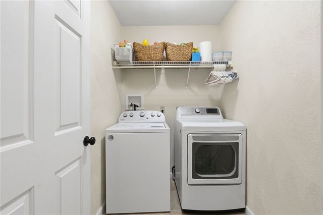 32 Sunny View Court, Warwick, RI 02886