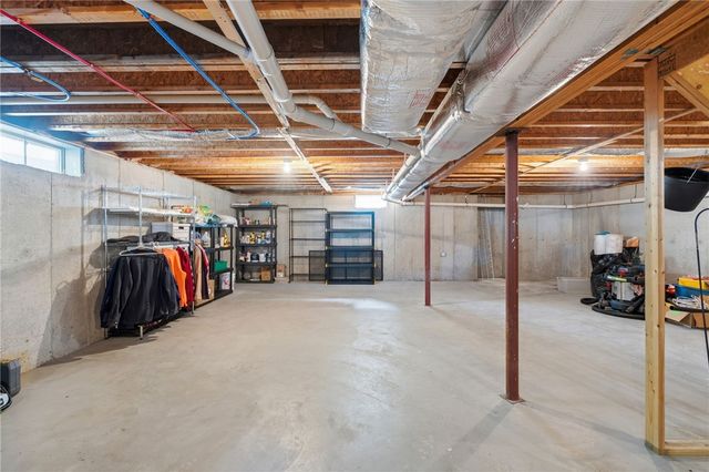 32 Sunny View Court, Warwick, RI 02886