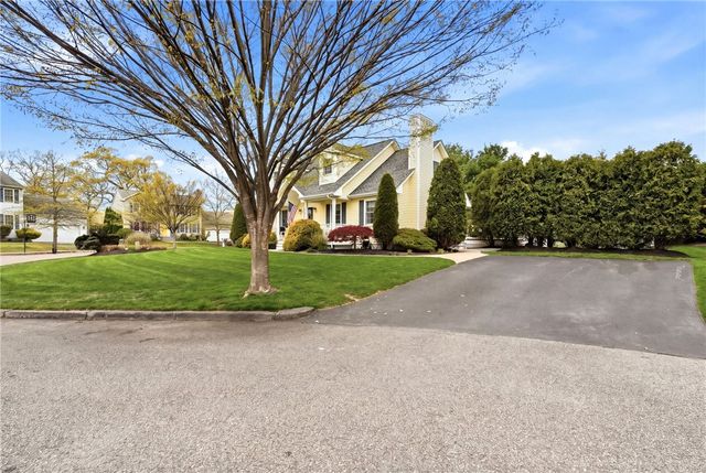 32 Sunny View Court, Warwick, RI 02886
