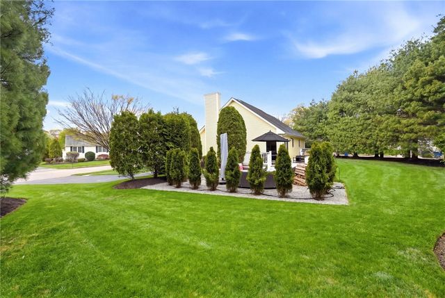 32 Sunny View Court, Warwick, RI 02886