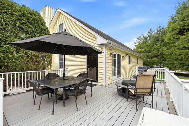 32 Sunny View Court, Warwick, RI 02886