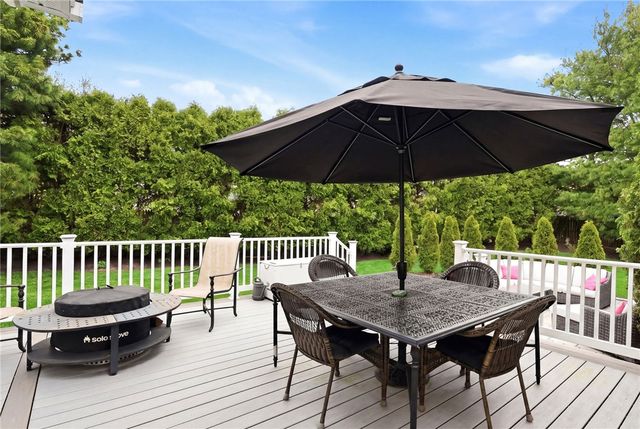 32 Sunny View Court, Warwick, RI 02886
