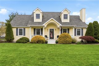 32 Sunny View Court, Warwick, RI 02886