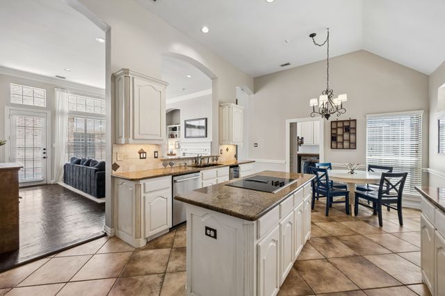 3824 Park Place, Addison, TX 75001