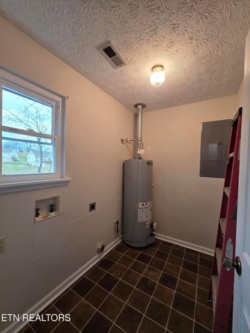 2474 New Lake Rd, Spring City, TN 37381