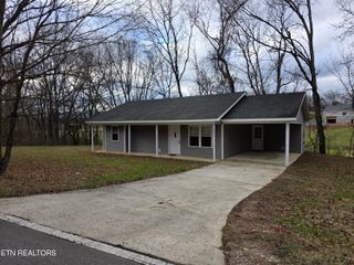 2474 New Lake Rd, Spring City, TN 37381