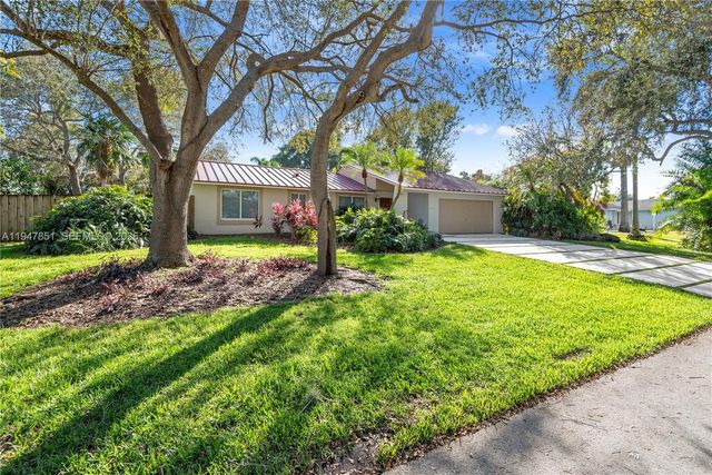 8420 SW 179th St, Palmetto Bay, FL 33157